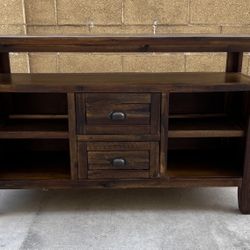 Entertainment Table/TV Stand