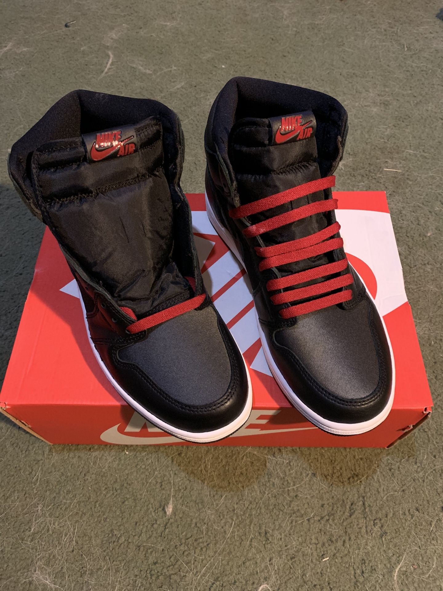 Nike air Jordan retro 1 high OG “black satin”