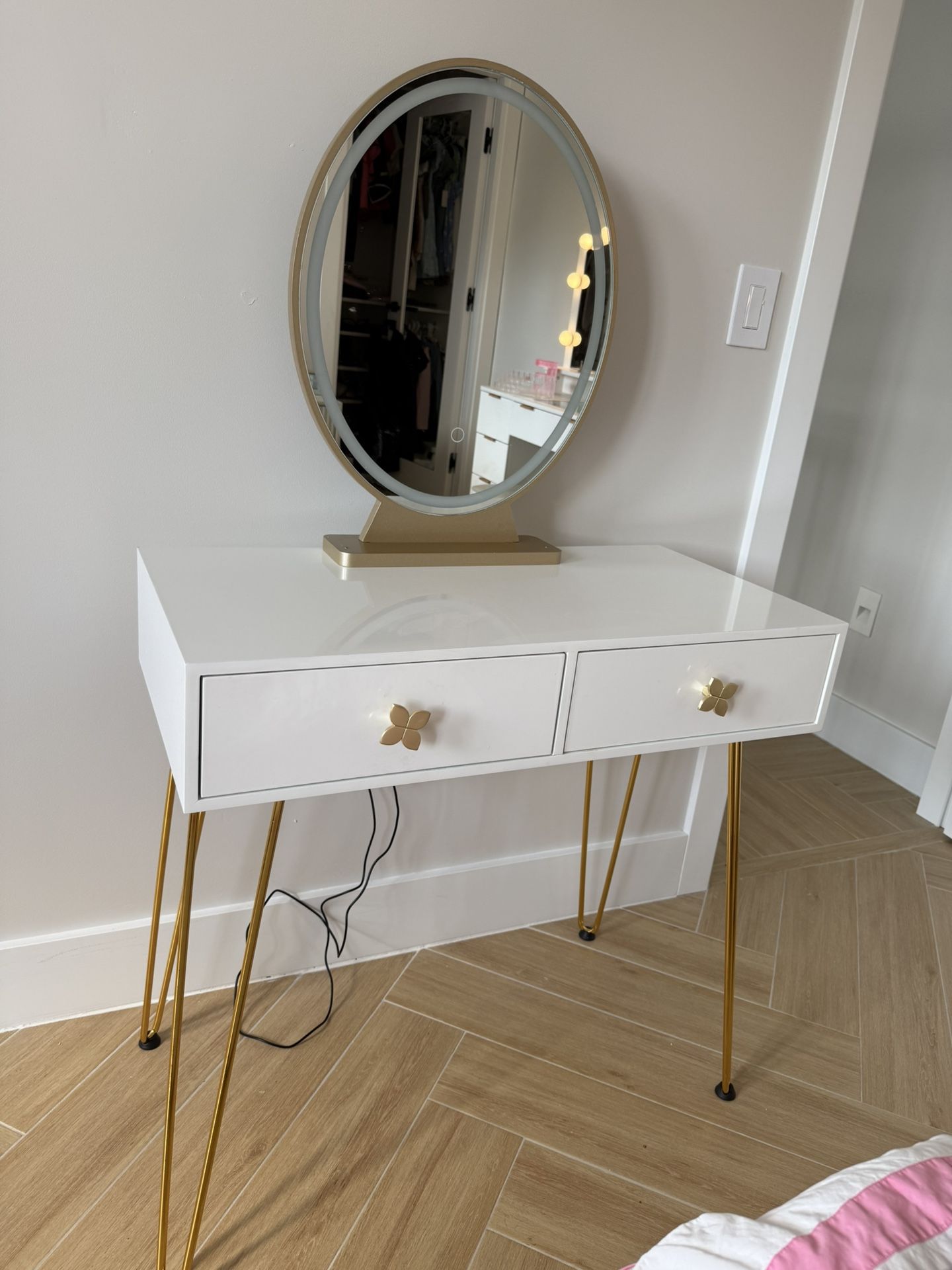 Make Up Vanity Desk