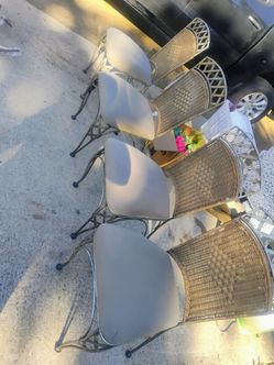 Nice Metal Base Dining Chairs (4)