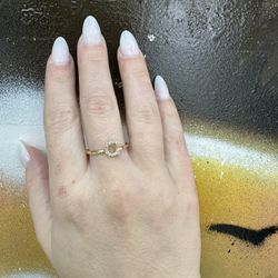 14k LETTER G CZ STONE RING 