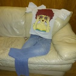 Size 9 Levi's And Large T-shirt