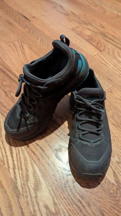 Women steel toed shoes (like new)