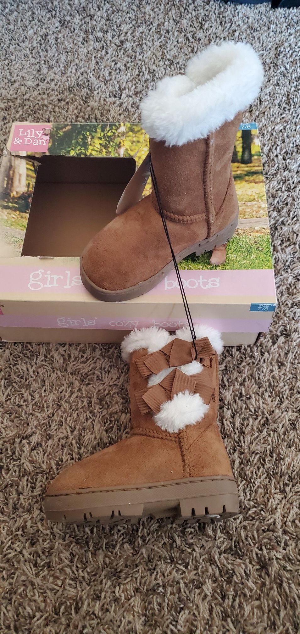 Brand new size 7/8 girls cozy boots
