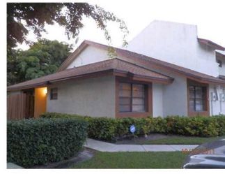 2/2 Townhouse in Pembroke Pines