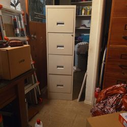 Large Fileing Cabinet No Key