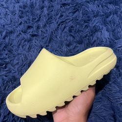 Yeezy Glow Sides Size 5