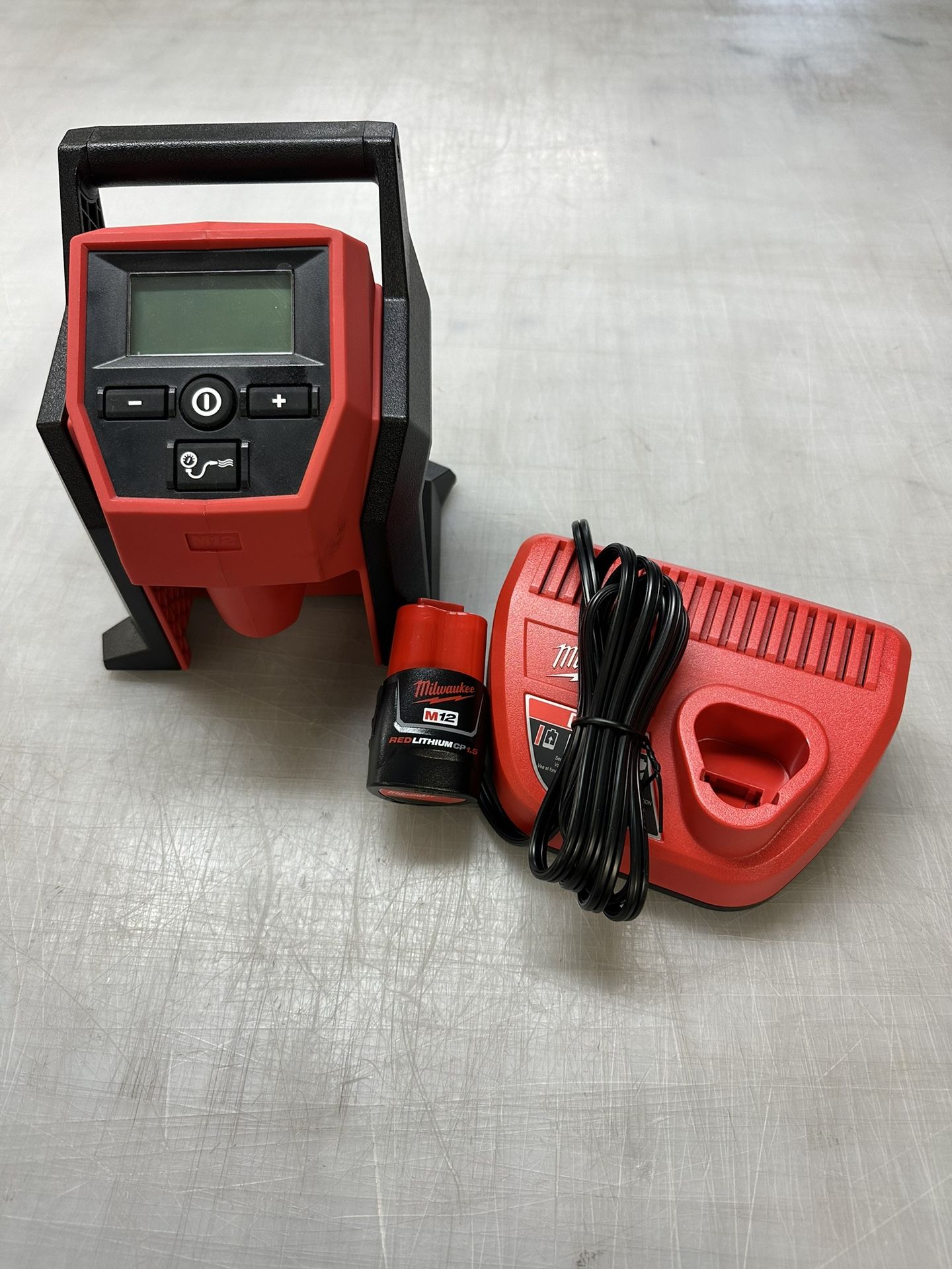 Milwaukee Air Compresor/ Inflator Kit 