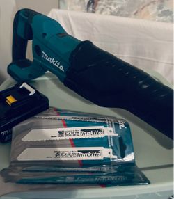 Makita XRJ04 18V Reciprocating Saw with 3.0Ah Battery and Blades