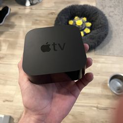 Apple TV 4K (2nd Gen 2021) 64 GB O.B.O.