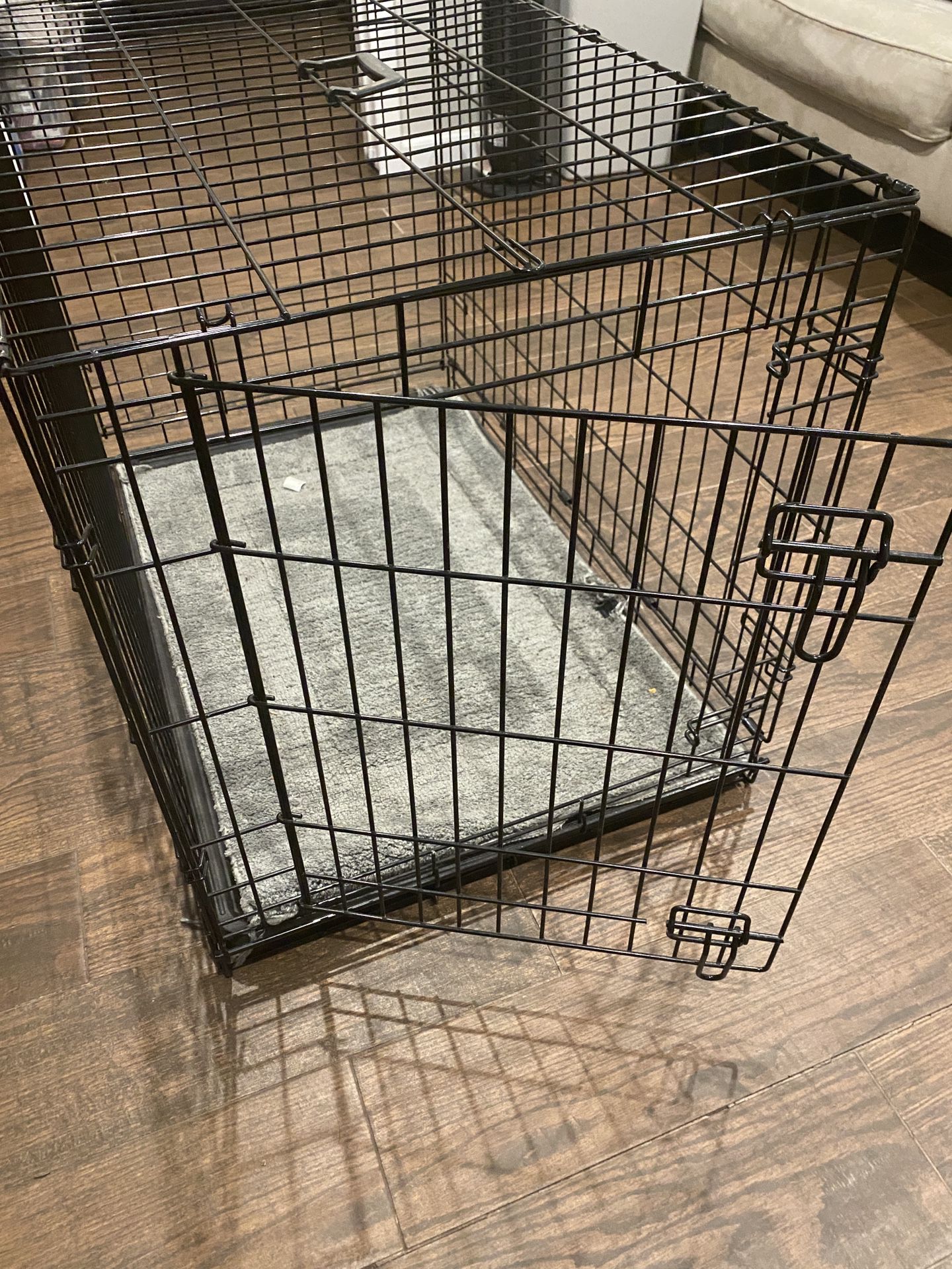 Dog kennel/crate 36”x22”