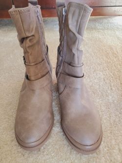 Boots size 6