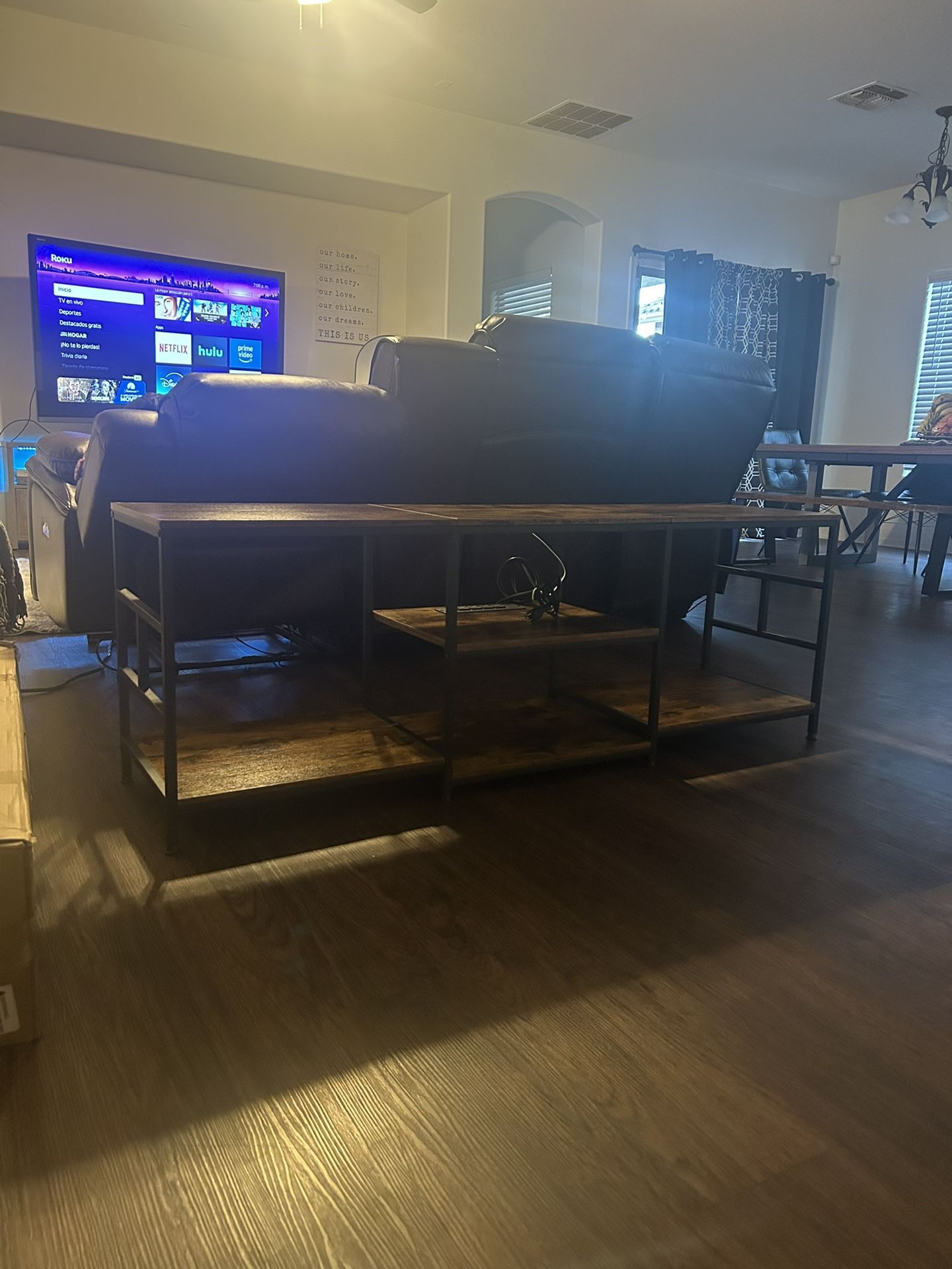 Soporte Para TV Con Toma De Corriente