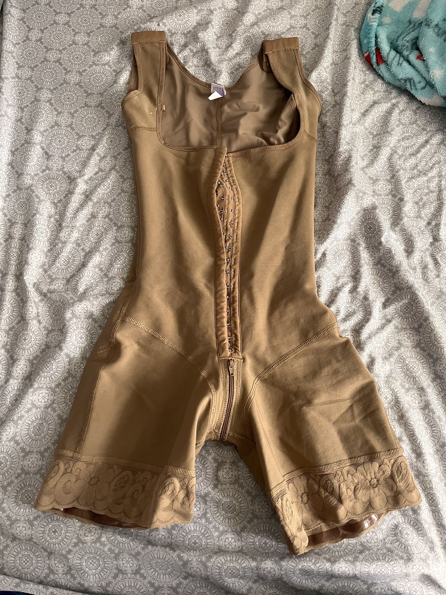Elegant Figure Faja