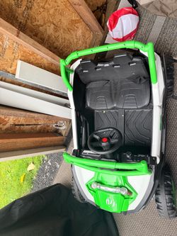 Kids electronic car
