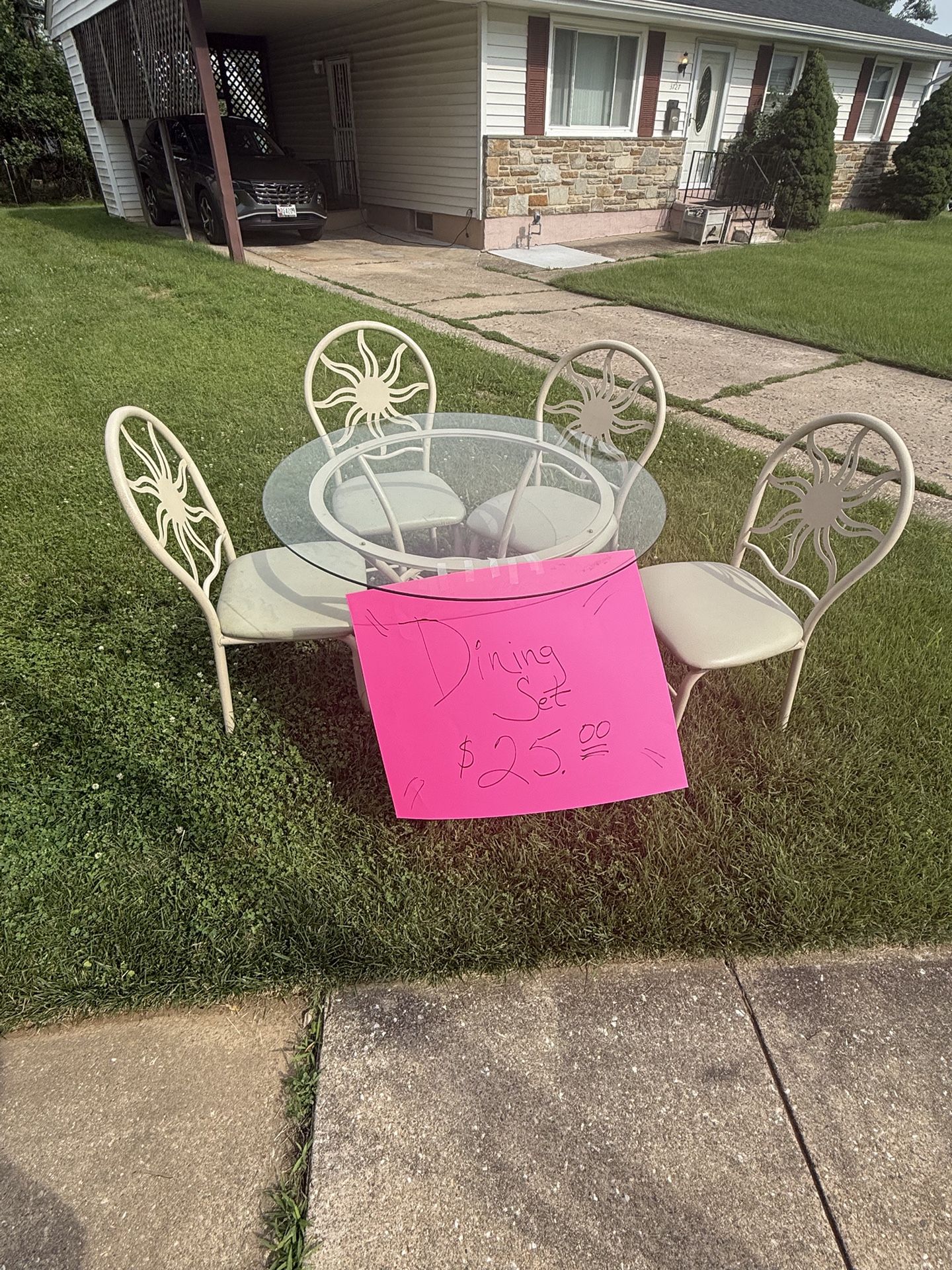 Dining Room Set/table And 4 Chairs