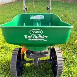 Scotts Turf Builder EdgeGuard Mini Broadcast Spreader