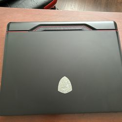 Raider GE68 HX 14VGG-287US Laptop And Cooler Pad 