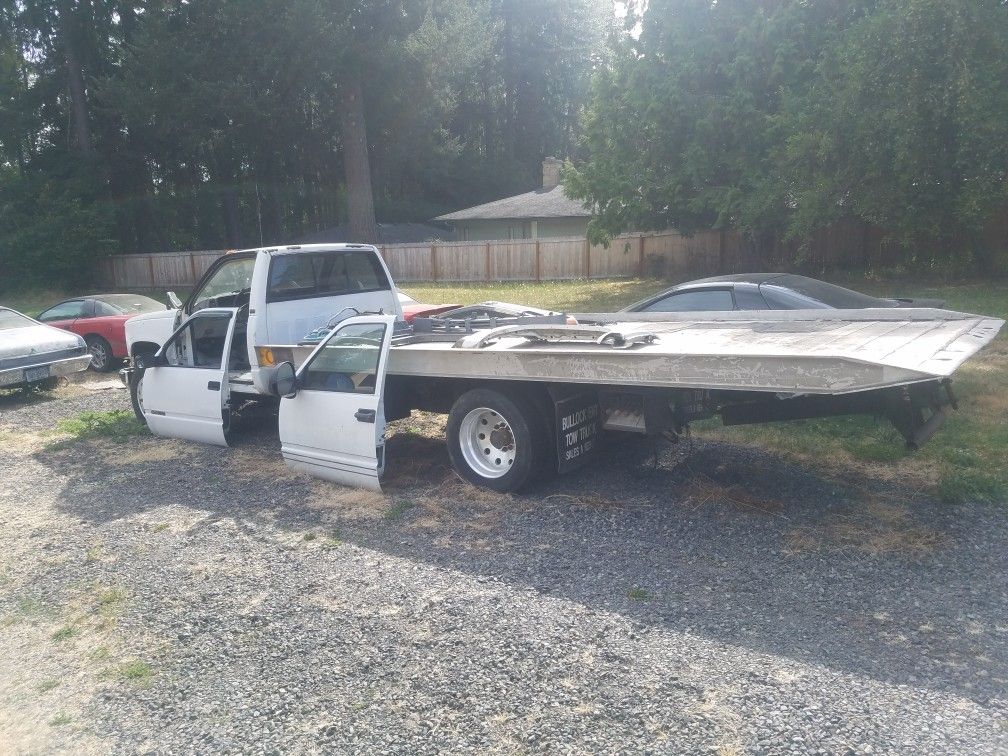 Chevy 3500 HD rollback flatbed towtruck /Wrecker