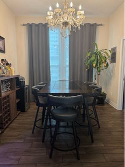 Dinner table with 6 chairs
