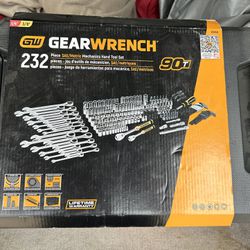 GEAR WRENCH 232 PIECE MECHANIC TOOLS 