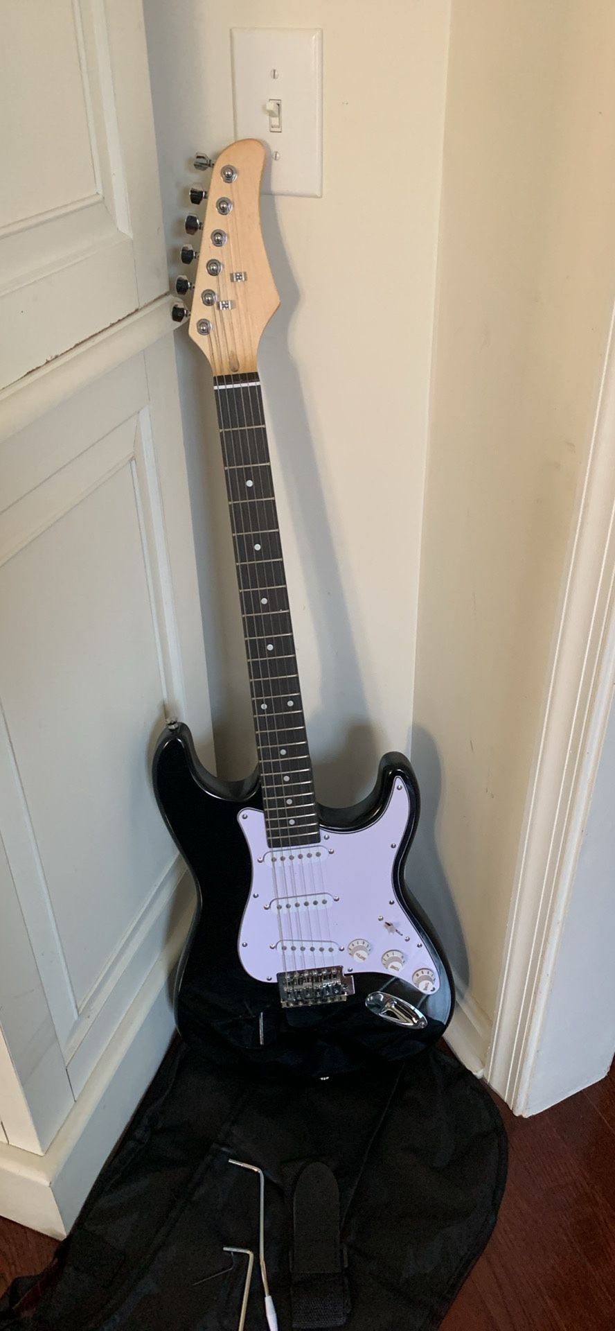 GST Maple Fingerboard Electric Guitar Black 6 String Right Hand Soft Bag Strap 39”