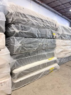 MOVE FAST 🚀 King mattress sale good brands starting from $289 and UP‼️