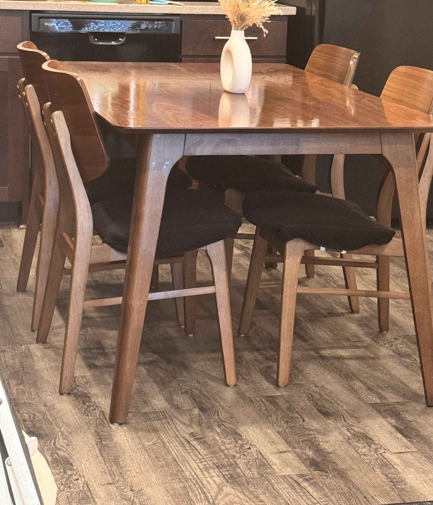 Dining table in good condition