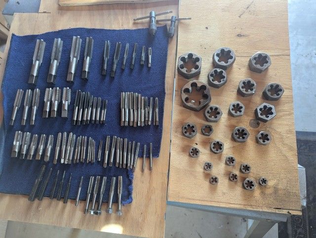 Hand Tap Flut Threads Big Lot And Die