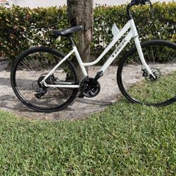 Trek Verve 1 Medium Frame 700 Wheels 21 Speed Hybrid