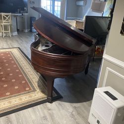 Baby grand For Sale