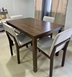 Brand new dining table with 4 chairs. Comes new in the box.