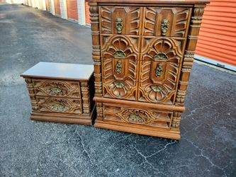 😍✨🥰 Vintage Glam Alert. Chest of Drawers 😍✨🥰