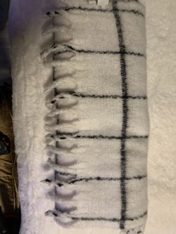 NEW Loft Plaid Boucle Shawl/Wrap black and white