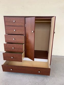 Large Pacoima cherry color