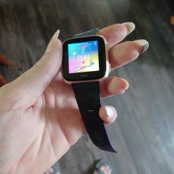 Fit Bit Versa + Accessories 