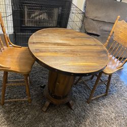 Table With 2 chairs 