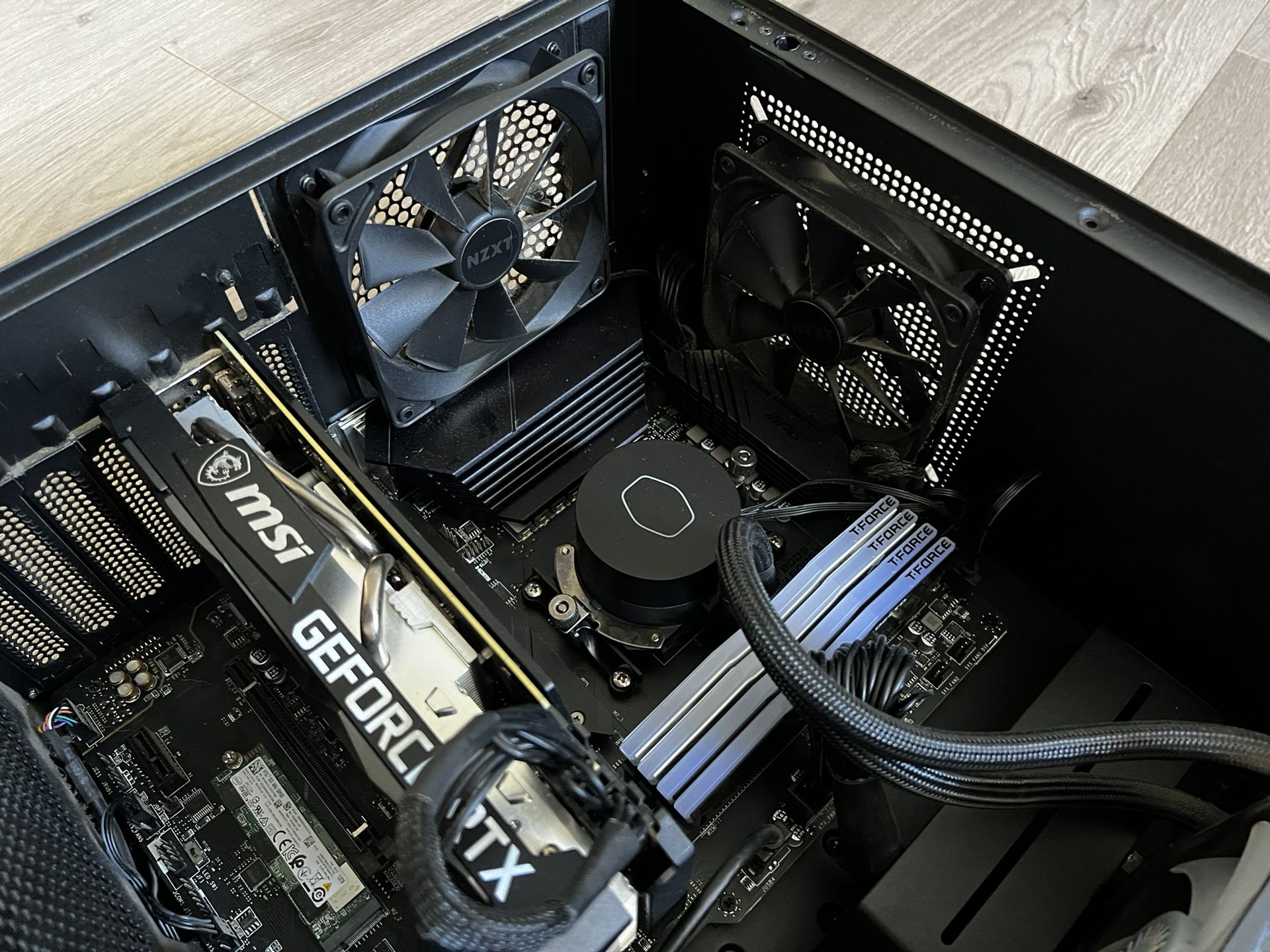 Gaming pc and 2 Monitors- Ryzen 5800x3D MSI GEFORCE RTX 3070