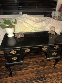 Desk/vanity