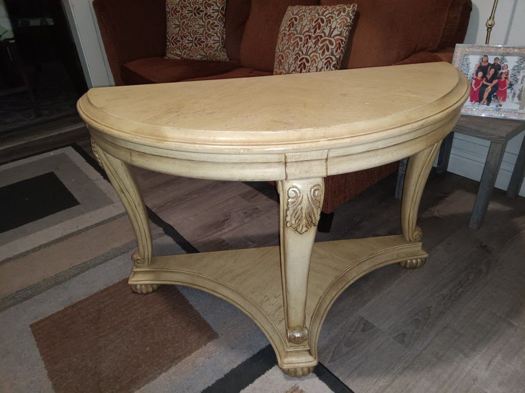 Cream Table Entry Table 