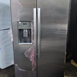 NEW GE REFRIGERATOR SIDE BY SIDE 36X69 STAINLESS STEEL 