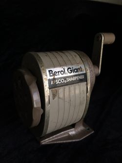 Vtg pencil sharpener