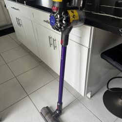 Dyson v8 Animal Cordless Stick Vacuum 