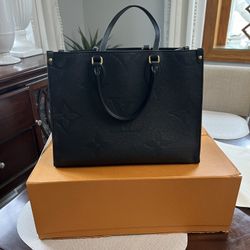 Onthego MM LV Purse