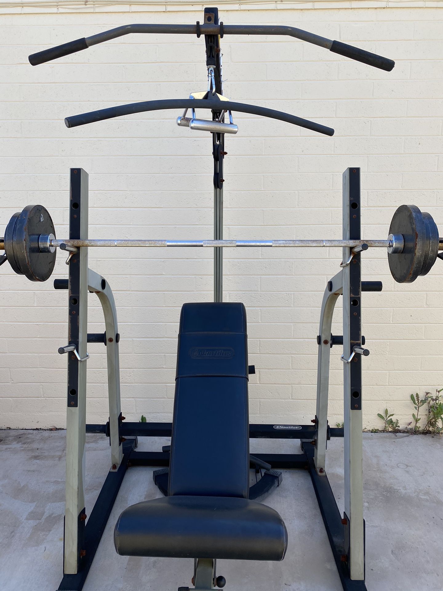 Nautilus NT-905 squat rack with adjustable bench