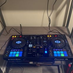 DDJ 800 DJ Controller 