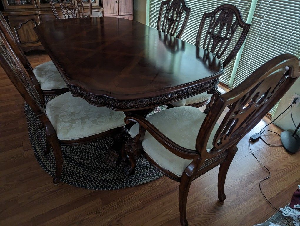 Gorgeous Dining Set With Free Hutch P
