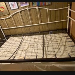  Bed Frame with Pull-Out Bed , 2 Bed – Excellent Condition