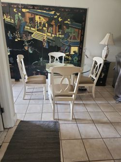 COUNTRY STYLE DINING ROOM SET.