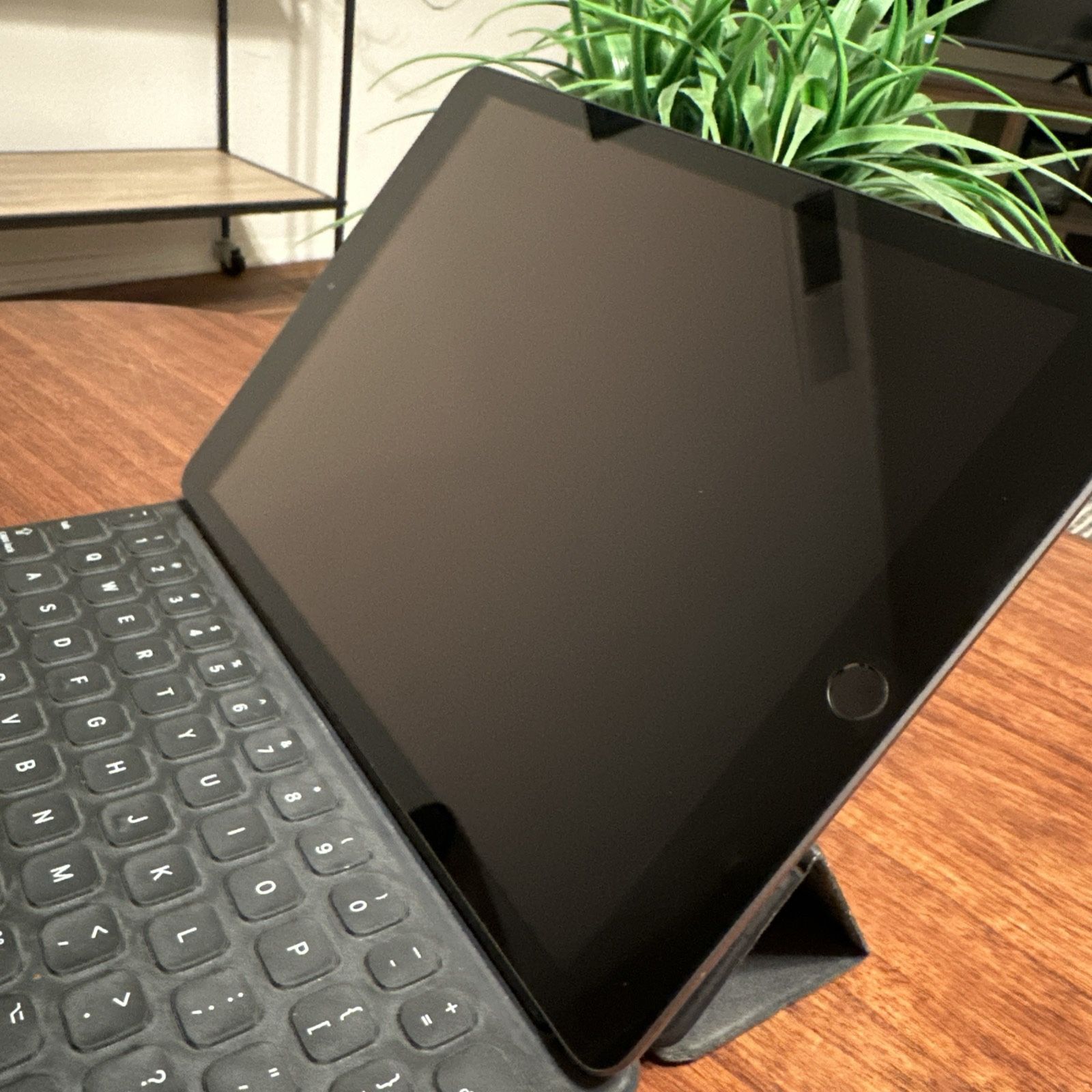 Apple iPad (7th Gen) 9.7” Space Gray 128GB - W/ Smartfolio Keyboard